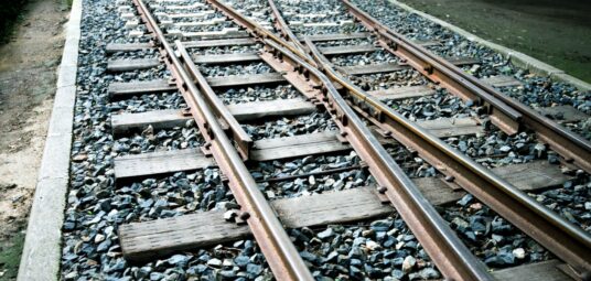 tory kolejowe, podkłady kolejowe, tłuczeń kolejowy, wkręty kolejowe