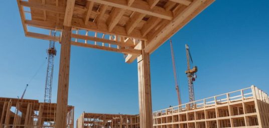 dach z drewna klejonego