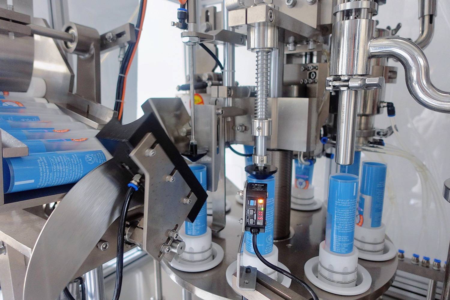 Maszyny rozlewnicze - Jak usprawnić linie produkcyjne i zwiększyć wydajność